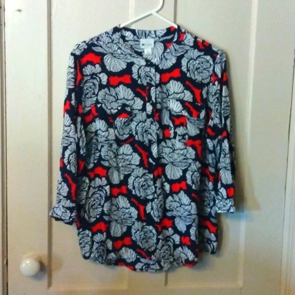Light Stylus blouse,xl, gold and black buttons.3/4 sleeve.